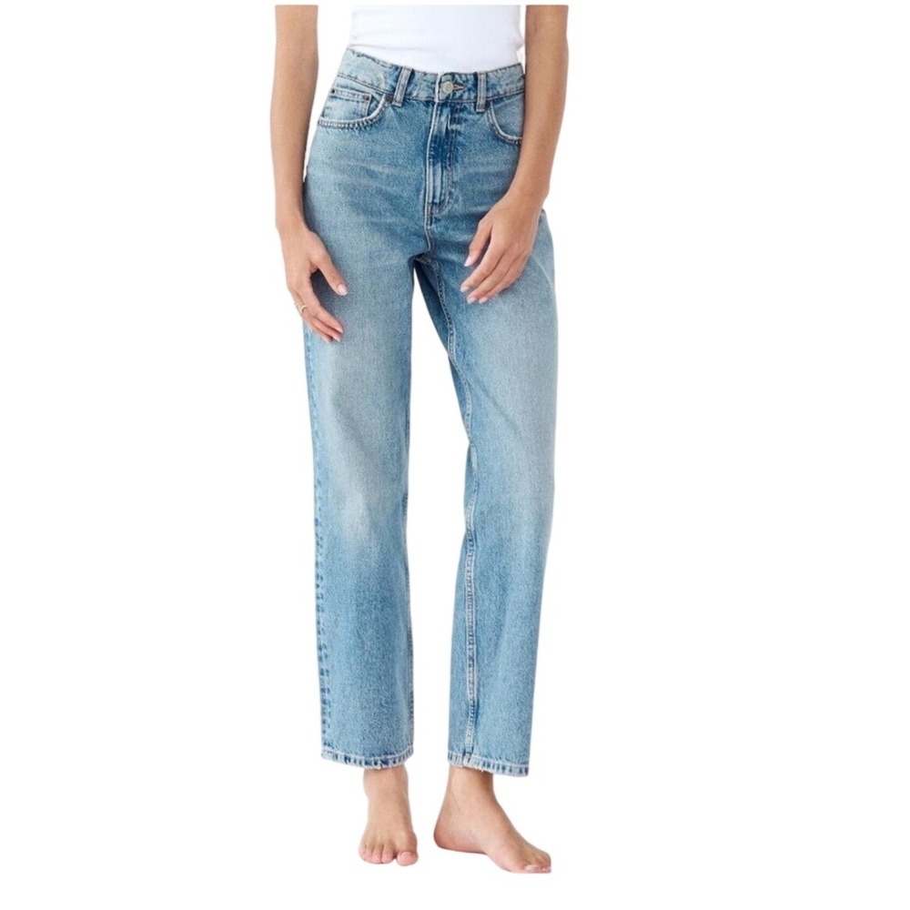 Zara Womens Mom Jeans High Waisted Tapered Leg Light Wash Blue Denim Size 4 26